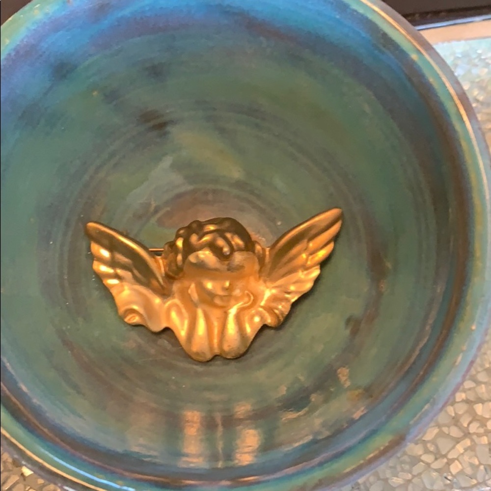 Vintage 1960’s Angel gold tone pin. Collectible